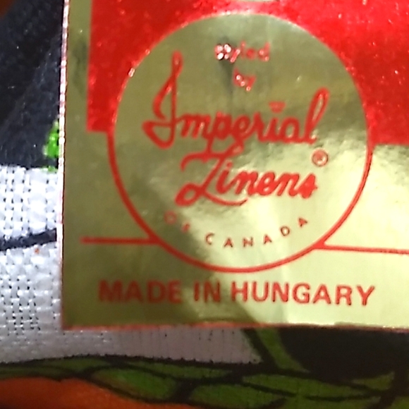 VINTAGE HANDPRINTED LINEN- DESIGNED BY: CHRIS BASH - Picture 4 of 8